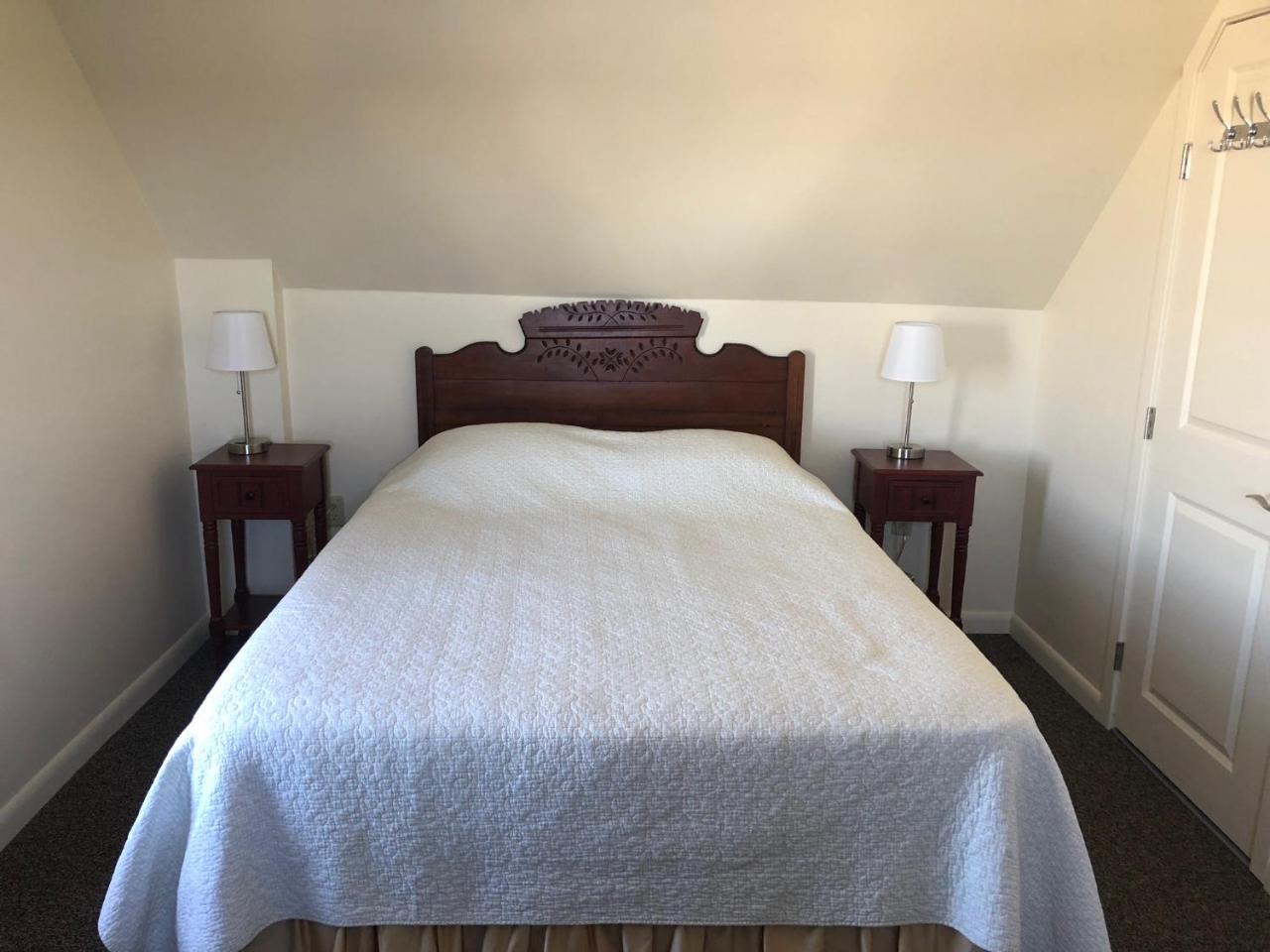The Attleboro House 호텔 오크블러프스 외부 사진